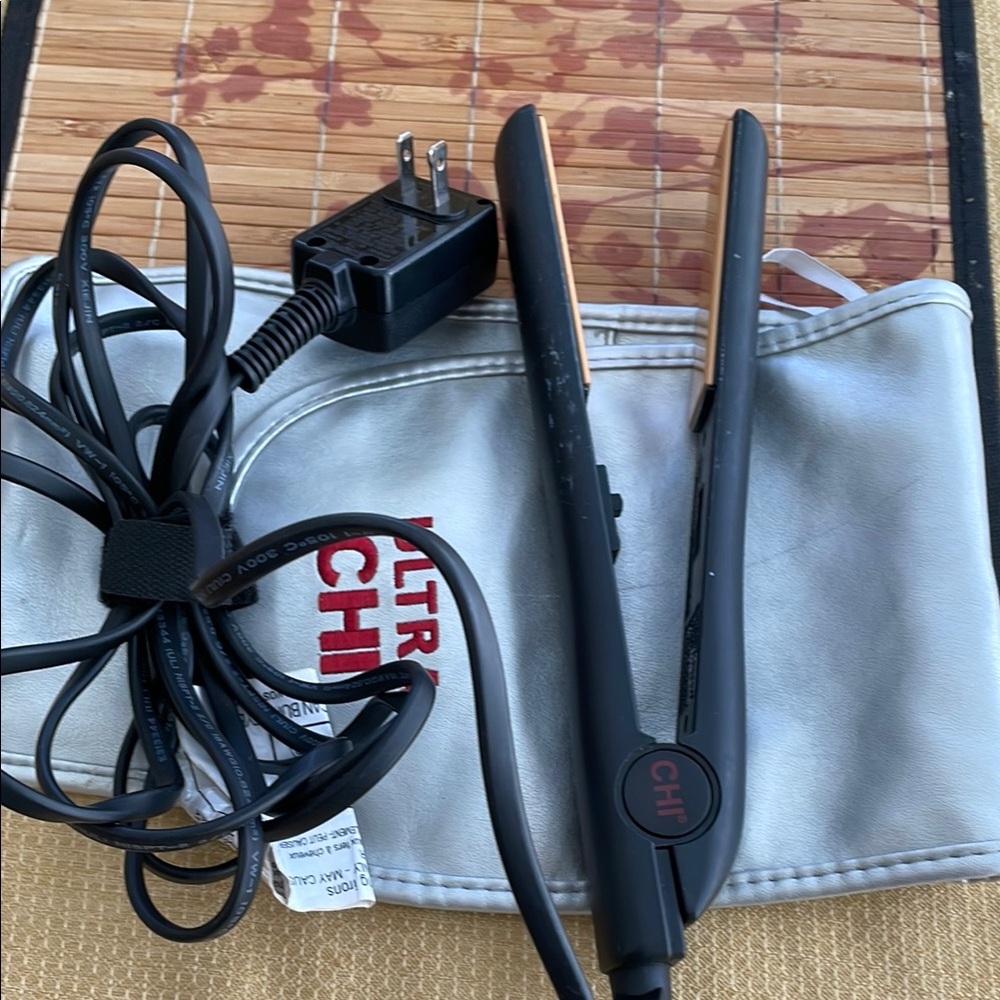 CHI Hair Straightener - Picture 4 of 9
